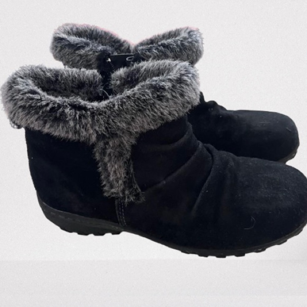 Khombu Black Boots with Gray Faux Fur Trim